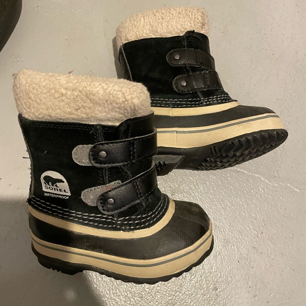 Little kid size 7 Sorels